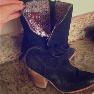 Free bird suede and pattern cowboy boots